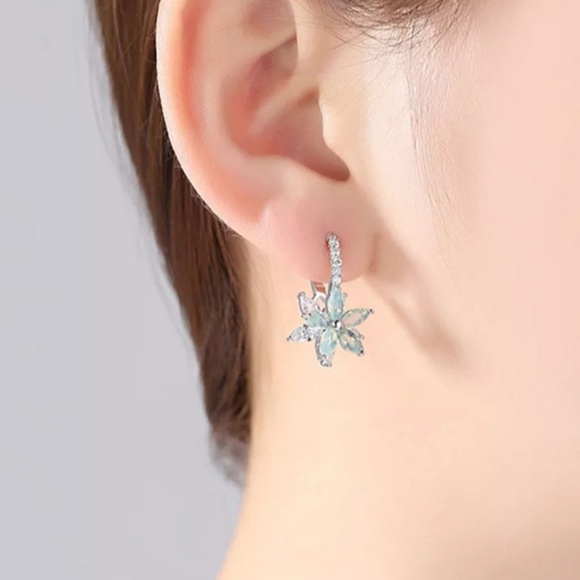 🎀Lovely Romantic White Gold Flower Earrings - Picture 3 of 8